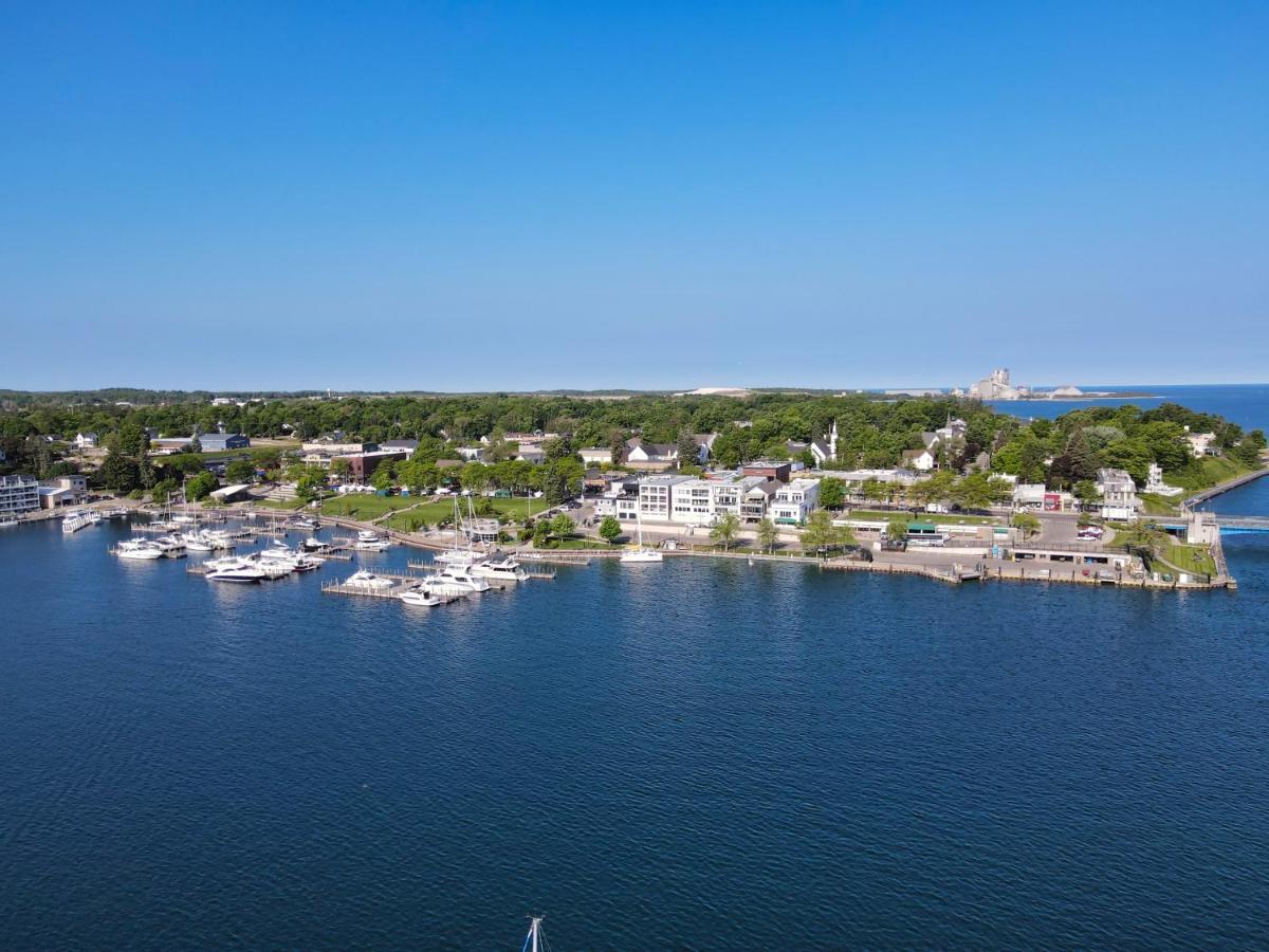 105 Edgewater Inn Charlevoix Exteriör bild
